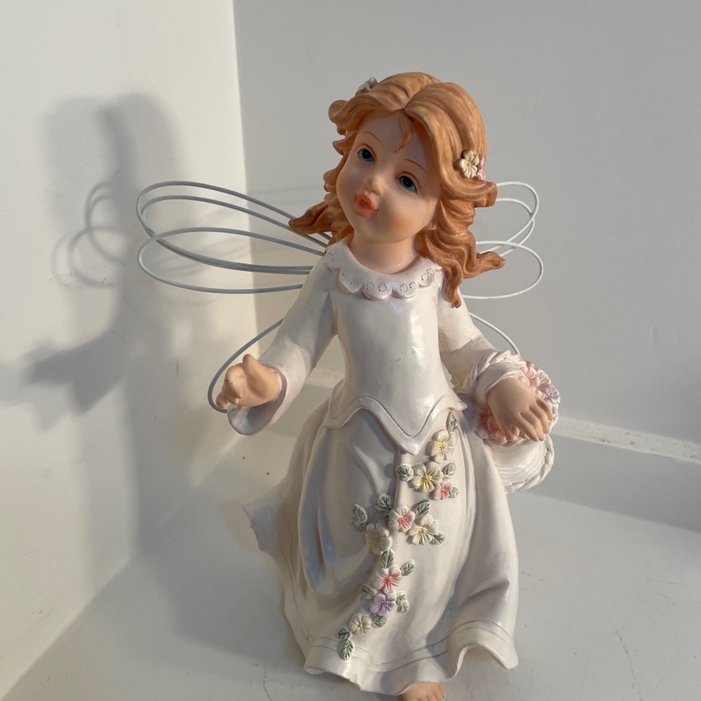 10” Angel Collector Popular Creations Figurine with Wire Wings 2002